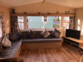 Superb 8 Berth Caravan At Southview Holiday Park Near Skegness Ref 33027Tc